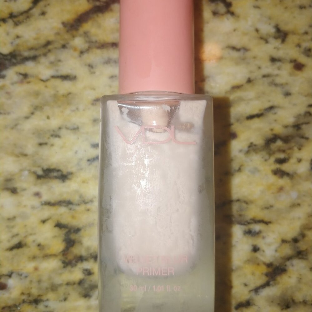 VDL Velvet Blur Primer Matte finish